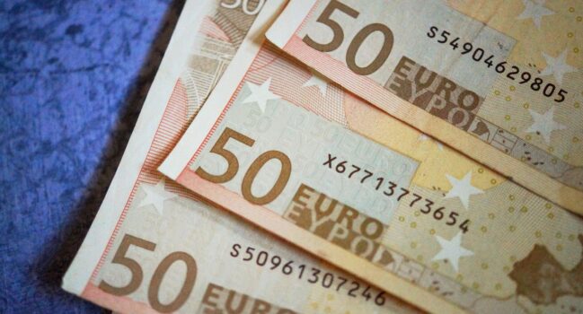 Changes in the base installment sums for card holders