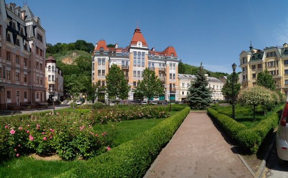 THE PROS AND CONS OF PARK HOMES